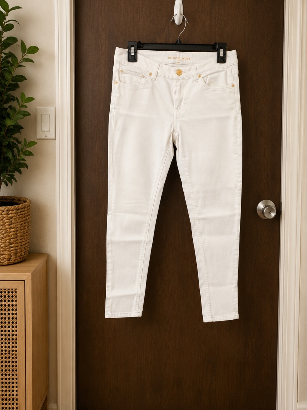 Michael Kors White Women's Skinny Jeans with Gold Hardware size 2